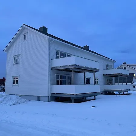 Apartment Treroms Leilighet Sentralt Pa Andenes