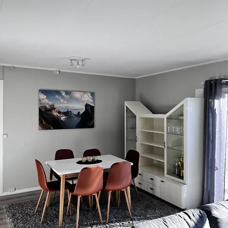 Treroms Leilighet Sentralt Pa Apartment Andenes
